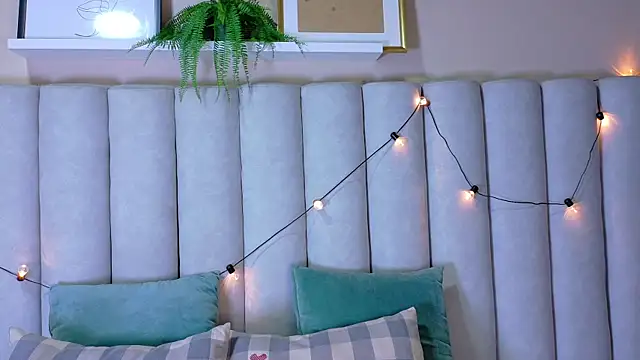 Miia Anderson online show from April 8, 2026, 12:50 pm