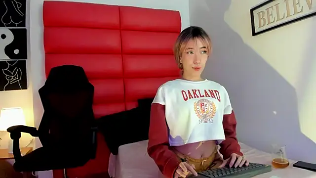 Snapshot of Oliviamonroex18 chatting on January 8, 2026, 10:49 pm Oliviamonroex18 online show from January 8, 2026, 10:49 pm