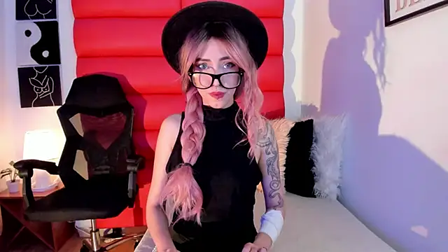 Snapshot of Oliviamonroex18 chatting on January 10, 2026, 2:29 am Oliviamonroex18 online show from January 10, 2026, 2:29 am