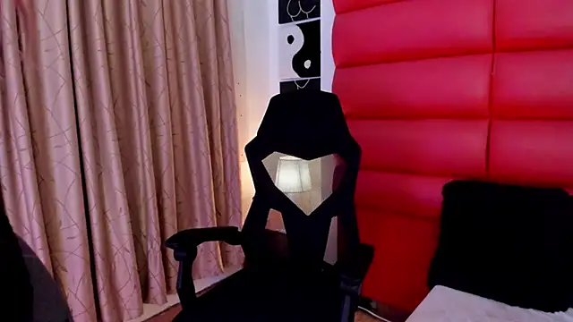 Snapshot of Oliviamonroex18 chatting on January 8, 2026, 2:28 am Oliviamonroex18 online show from January 8, 2026, 2:28 am