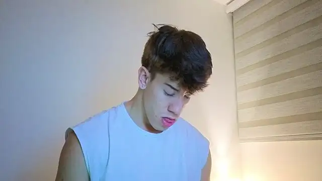 Snapshot of maxxcooper1 chatting on December 23, 2025, 6:23 am maxxcooper1 online show from December 23, 2025, 6:23 am