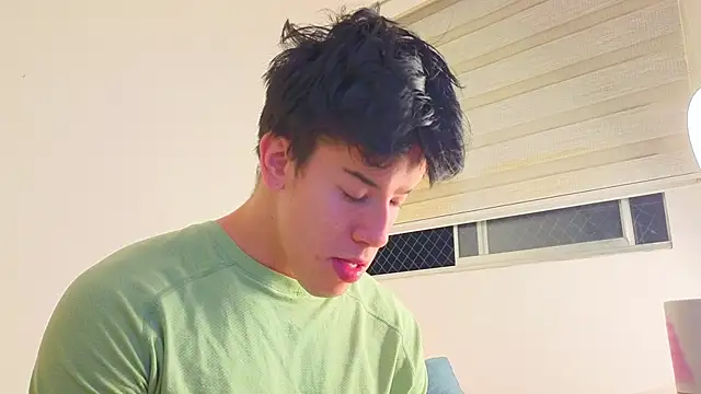 maxxcooper1 online show from February 5, 2026, 4:19 am