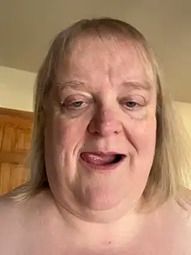 Curvy-Irish-CrystalX online show from March 19, 2026, 1:55 pm