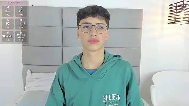 Snapshot of JoshClaarktt chatting on January 14, 2026, 3:43 am JoshClaarktt online show from January 14, 2026, 3:43 am