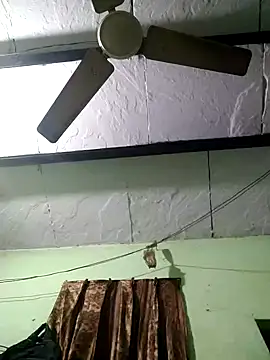 Snapshot of Niteenku chatting on December 18, 2025, 6:23 pm Niteenku online show from December 18, 2025, 6:23 pm