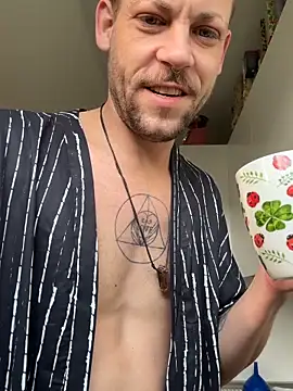 Robbigcum online show from March 7, 2026, 7:48 am