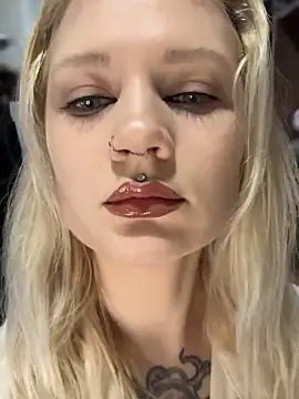 Snapshot of TeaseKitten- chatting on December 20, 2025, 5:10 am TeaseKitten- online show from December 20, 2025, 5:10 am