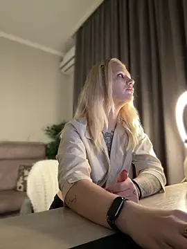 Snapshot of TeaseKitten- chatting on December 19, 2025, 5:10 am TeaseKitten- online show from December 19, 2025, 5:10 am