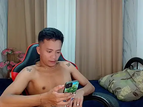 ur twinkKirk6969 online show from June 19, 2026, 5:30 pm