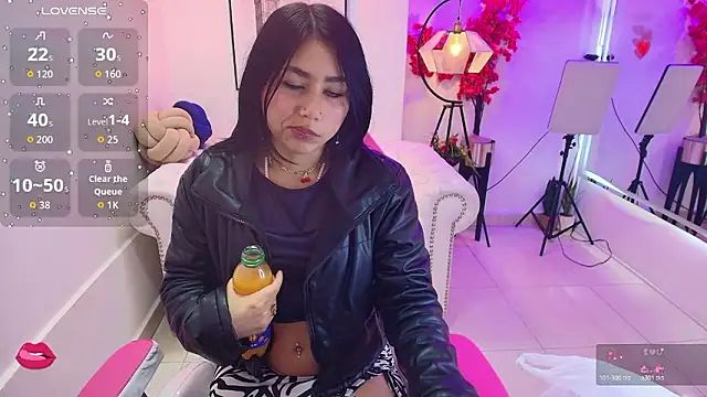 Snapshot of Carolina_cherry chatting on February 4, 2026, 12:11 pm Carolina cherry online show from February 4, 2026, 12:11 pm