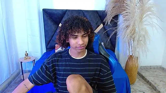 angelll18  online show from April 7, 2026, 8:10 pm