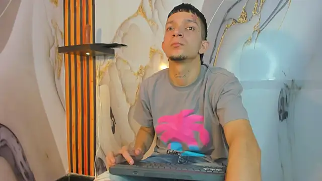 Straight Guy22 online show from December 21, 2025, 4:14 am