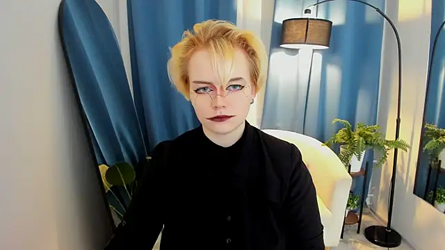 KellyKik online show from January 14, 2026, 1:26 pm