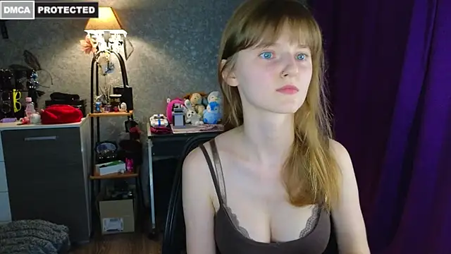 Miss Alisa  online show from August 4, 2026, 7:40 pm