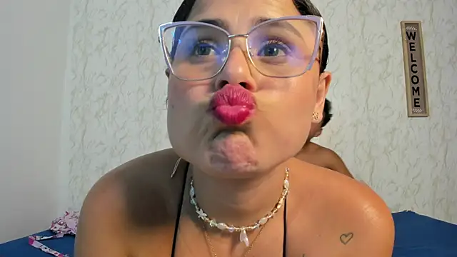 Snapshot of couple_hardroom chatting on January 10, 2026, 1:12 am couple hardroom online show from January 10, 2026, 1:12 am