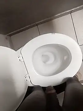 TheeblackDivckgiver online show from April 17, 2026, 2:09 pm