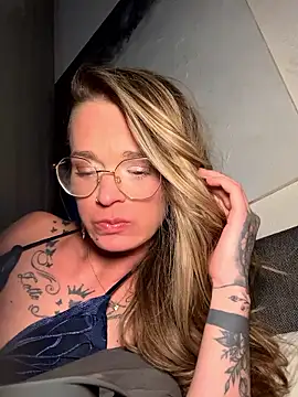 Snapshot of vinique99 chatting on January 9, 2026, 1:23 am vinique99 online show from January 9, 2026, 1:23 am