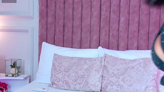 Snapshot of Nicol-Bonny chatting on December 22, 2025, 1:17 am Nicol-Bonny online show from December 22, 2025, 1:17 am