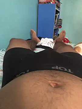 Snapshot of gutystone87 chatting on December 13, 2025, 9:54 pm gutystone87 online show from December 13, 2025, 9:54 pm