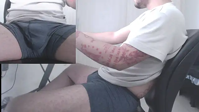 mateoconde00 online show from April 25, 2026, 4:26 am