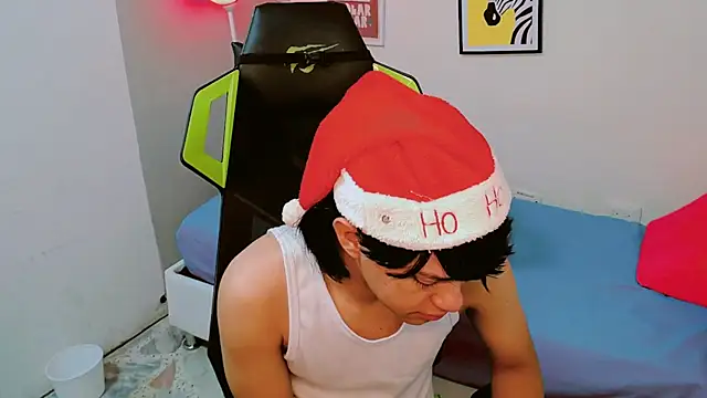 Snapshot of Luky_twink chatting on December 18, 2025, 8:19 am Luky twink online show from December 18, 2025, 8:19 am