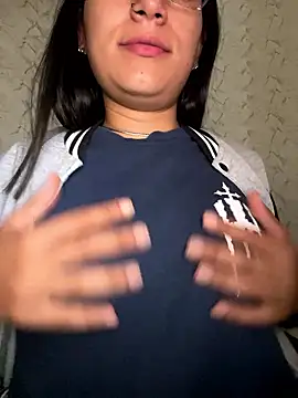 Snapshot of Val12777 chatting on January 9, 2026, 12:23 pm Val12777 online show from January 9, 2026, 12:23 pm