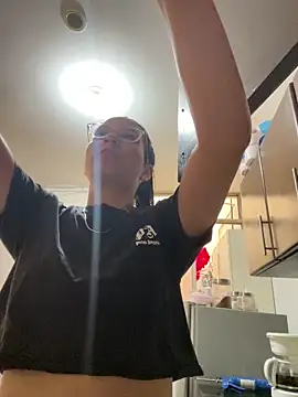 Snapshot of Val12777 chatting on December 19, 2025, 1:57 pm Val12777 online show from December 19, 2025, 1:57 pm