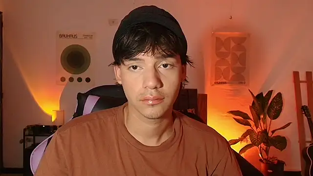 Snapshot of CrisotpherMoretti chatting on December 19, 2025, 5:37 pm CrisotpherMoretti online show from December 19, 2025, 5:37 pm