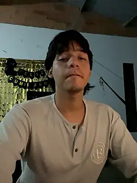 Snapshot of CrisotpherMoretti chatting on January 9, 2026, 11:33 pm CrisotpherMoretti online show from January 9, 2026, 11:33 pm