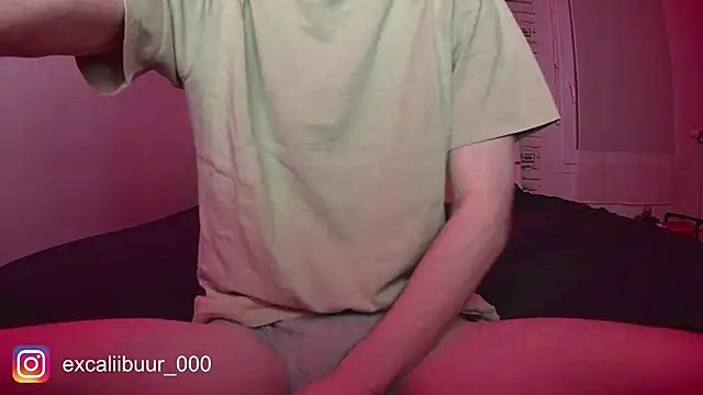 excaliibuur online show from December 14, 2025, 5:51 pm