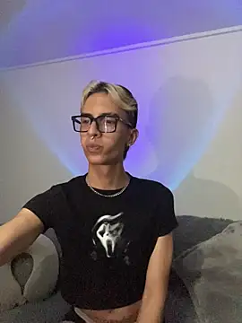 Snapshot of Dracco_Velour_ chatting on February 19, 2026, 5:26 am Dracco Velour online show from February 19, 2026, 5:26 am