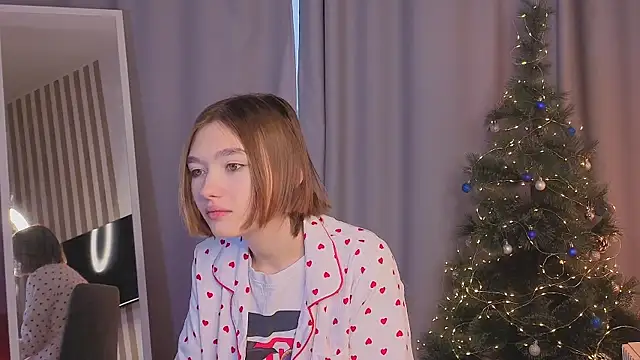 Leyla crsh online show from December 17, 2025, 5:34 am