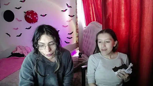 Briar y Blair online show from April 8, 2026, 3:13 pm