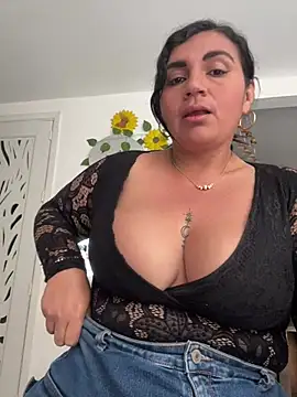 Snapshot of sophie-honey chatting on January 9, 2026, 6:48 pm sophie-honey online show from January 9, 2026, 6:48 pm