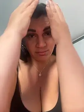 sophie-honey online show from February 16, 2026, 3:32 pm