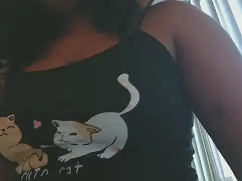 Snapshot of Valery__lovex chatting on January 7, 2026, 11:48 am Valery lovex online show from January 7, 2026, 11:48 am