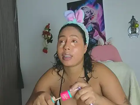 Snapshot of Valery__lovex chatting on December 22, 2025, 10:43 pm Valery lovex online show from December 22, 2025, 10:43 pm