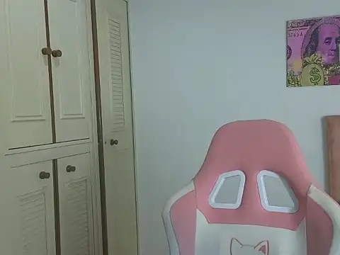 Snapshot of Valery__lovex chatting on January 15, 2026, 10:13 pm Valery lovex online show from January 15, 2026, 10:13 pm