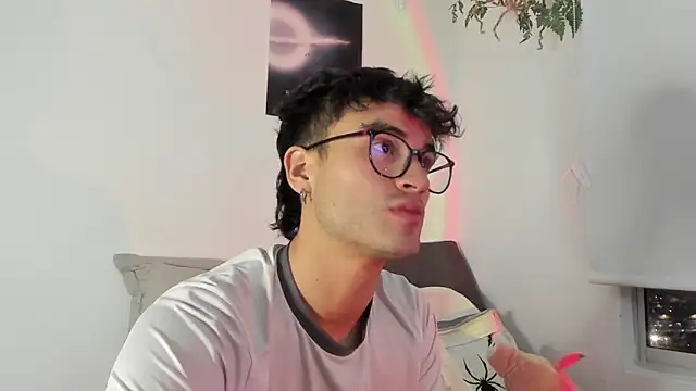 Snapshot of charlie_dicker chatting on December 17, 2025, 11:54 pm charlie dicker online show from December 17, 2025, 11:54 pm