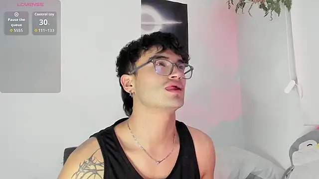 Snapshot of charlie_dicker chatting on December 19, 2025, 11:40 pm charlie dicker online show from December 19, 2025, 11:40 pm