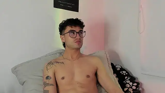 Snapshot of charlie_dicker chatting on January 7, 2026, 4:28 am charlie dicker online show from January 7, 2026, 4:28 am