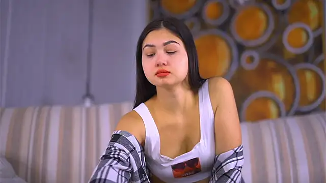 LorettaBeetz online show from January 5, 2026, 5:27 pm