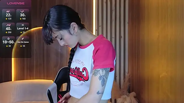 Tifany Tx online show from February 25, 2026, 7:47 pm