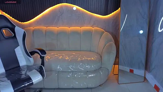 Tifany Tx online show from February 21, 2026, 1:02 pm