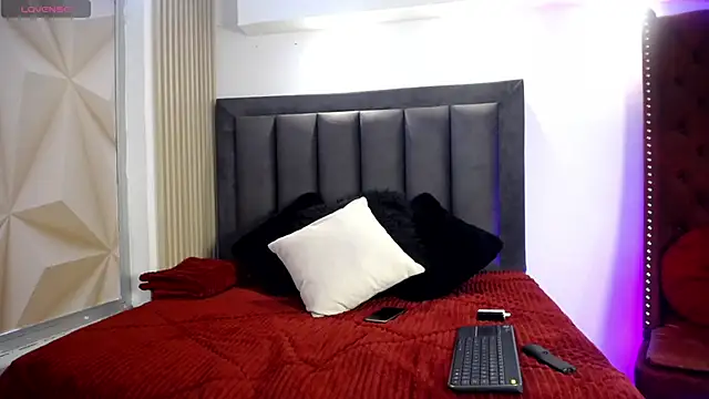 TransDivaSantana online show from April 7, 2026, 8:43 pm