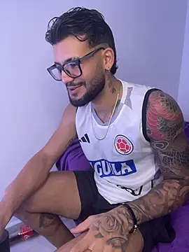 Snapshot of thedragonboyxxx chatting on December 22, 2025, 12:11 am thedragonboyxxx online show from December 22, 2025, 12:11 am