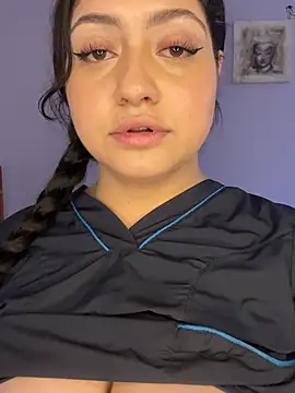 Snapshot of Amyy_1 chatting on February 6, 2026, 9:44 pm Amyy 1 online show from February 6, 2026, 9:44 pm