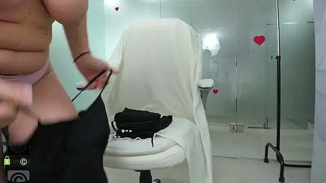 missdominna online show from April 7, 2026, 2:57 am