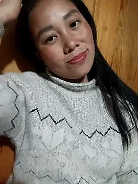 Snapshot of Chloe-ee chatting on December 18, 2025, 12:53 pm Chloe-ee online show from December 18, 2025, 12:53 pm