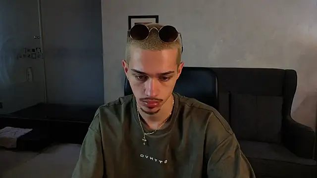 KaydenDrew online show from April 1, 2026, 4:58 am